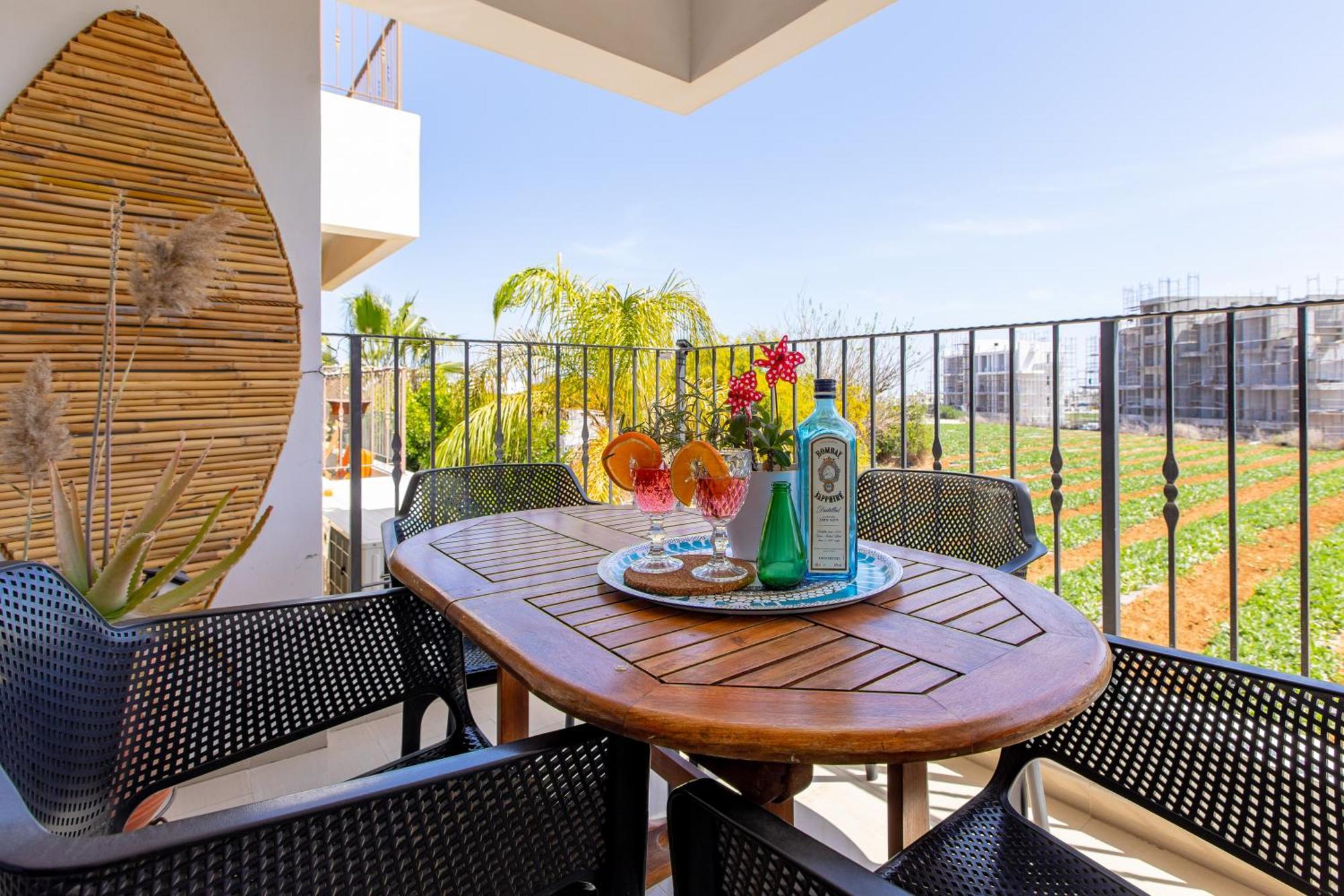 Tranquil Kyklades Bc6, Walk To Beach Paralimni Bagian luar foto